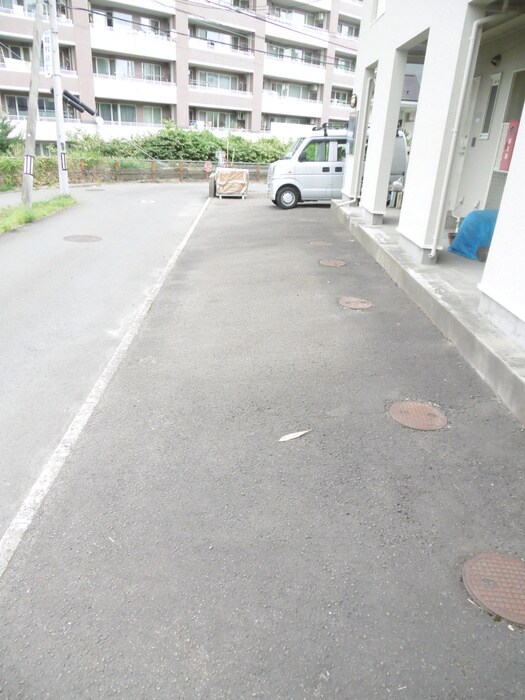 物件外観写真5　(駐車場)