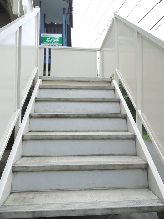 物件外観写真6　(エントランス部分)