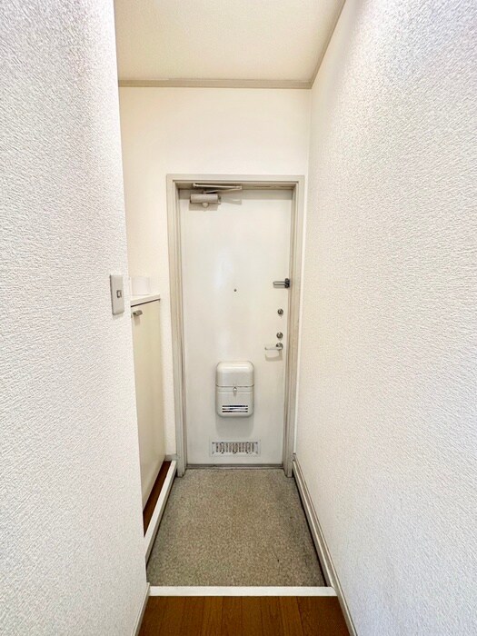物件内観写真16　(玄関)