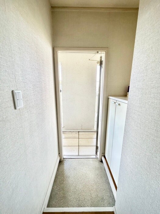 物件内観写真16　(玄関)