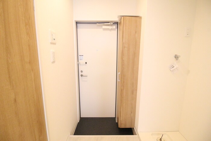 物件内観写真16　(玄関)
