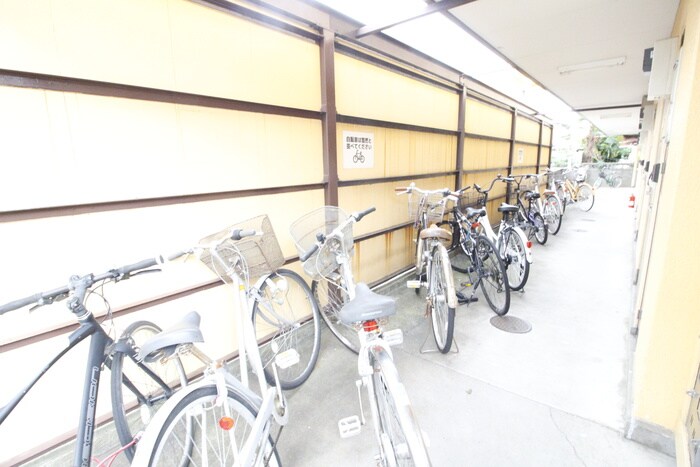 物件外観写真3　(駐輪場)