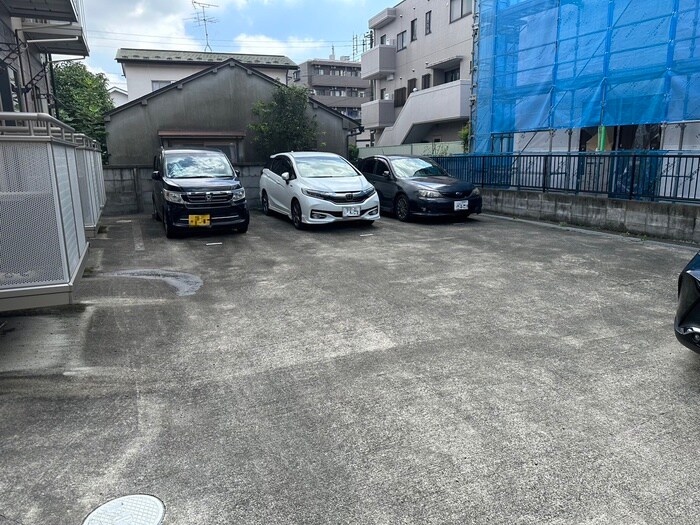 物件外観写真3　(駐車場)