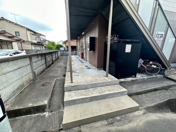 物件外観写真4　(エントランス部分)