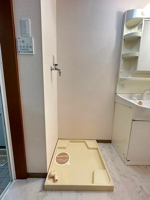 物件内観写真13　(洗濯機置場)