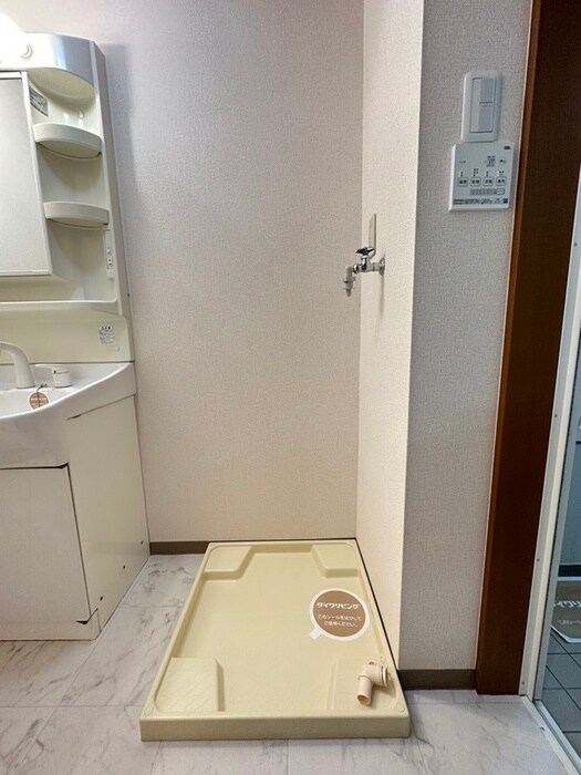 物件内観写真14　(洗濯機置場)