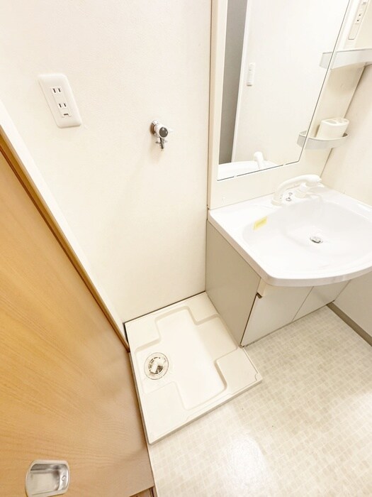 物件内観写真12　(洗濯機置場)