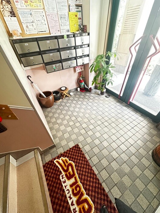 物件外観写真4　(エントランス部分)