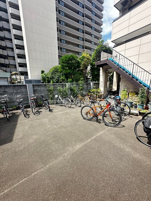 物件外観写真5　(駐輪場)