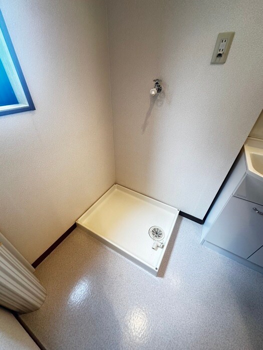 物件内観写真16　(洗濯機置場)