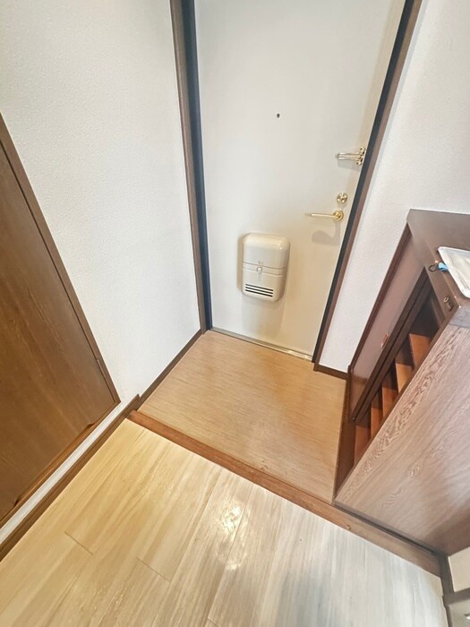 物件内観写真18　(玄関)