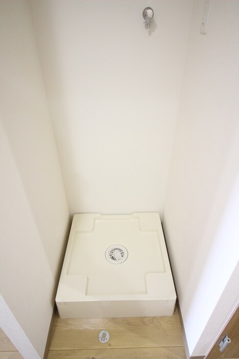 物件内観写真10　(洗濯機置場)