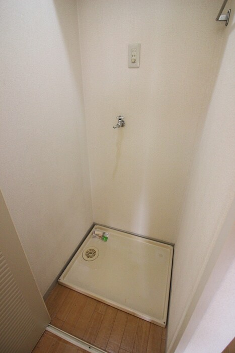 物件内観写真18　(洗濯機置場)