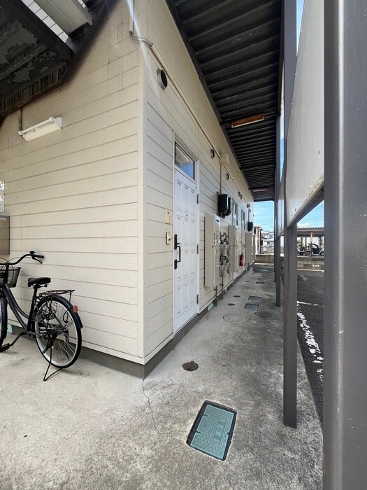 物件外観写真3　(エントランス部分)