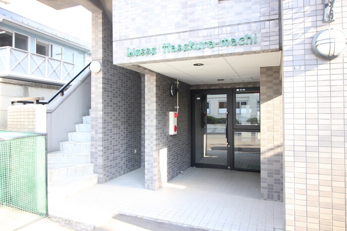 物件外観写真4　(エントランス部分)