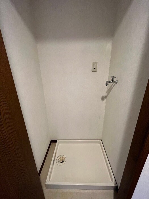 物件内観写真15　(洗濯機置場)