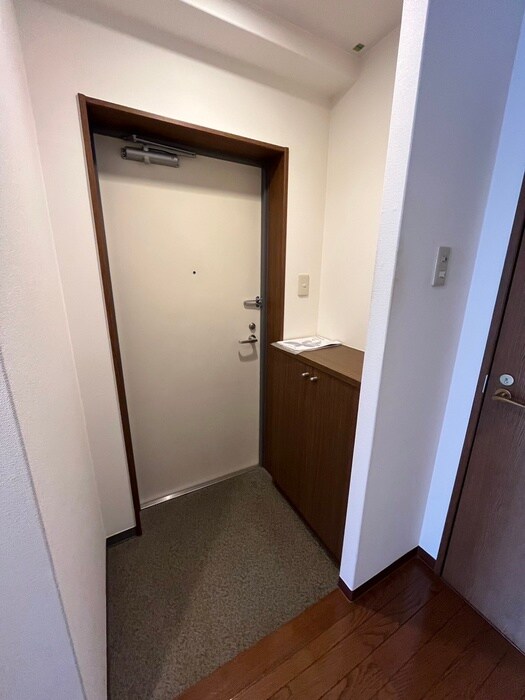 物件内観写真16　(玄関)