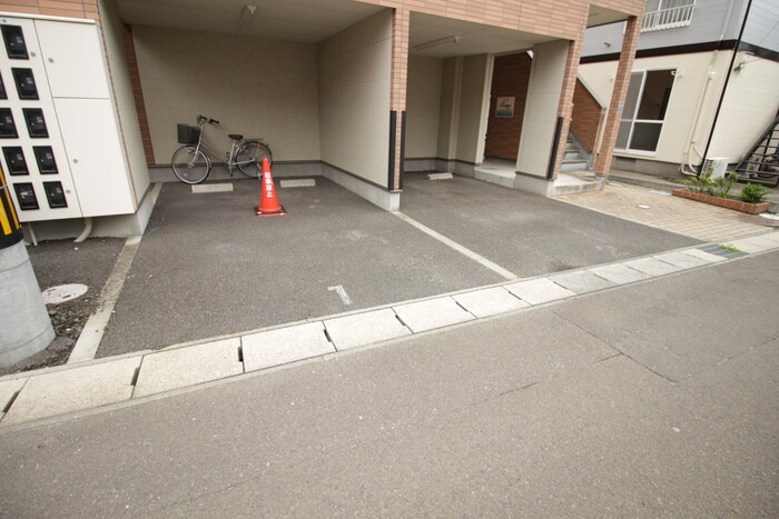 物件外観写真6　(駐車場)