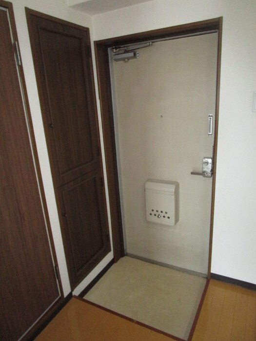 物件内観写真17　(玄関)