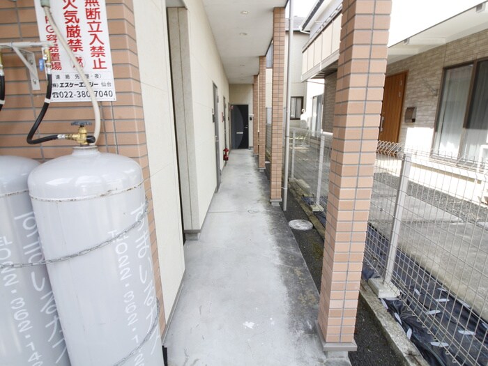 物件外観写真6　(エントランス部分)