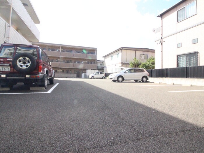 物件外観写真6　(駐車場)