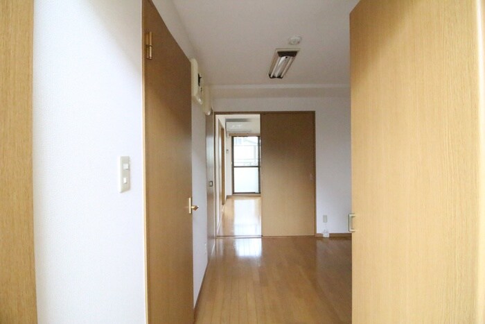 物件内観写真16　(廊下)