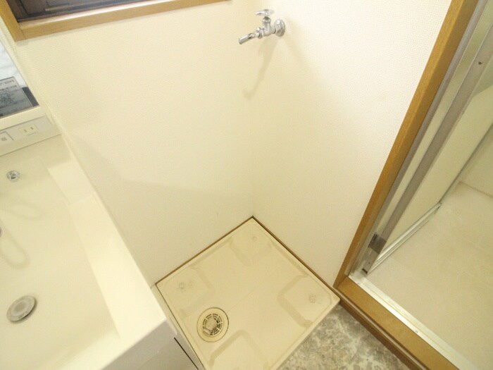 物件内観写真17　(洗濯機置場)