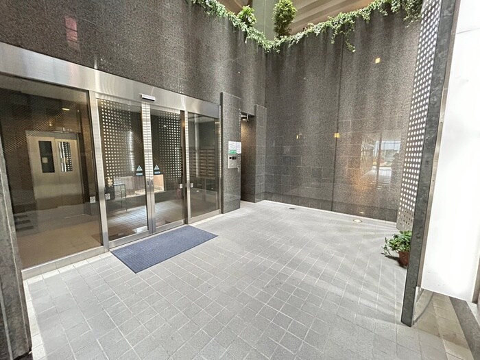 物件外観写真4　(エントランス部分)