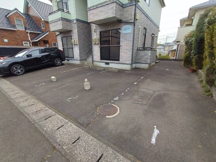 物件外観写真2　(駐車場)