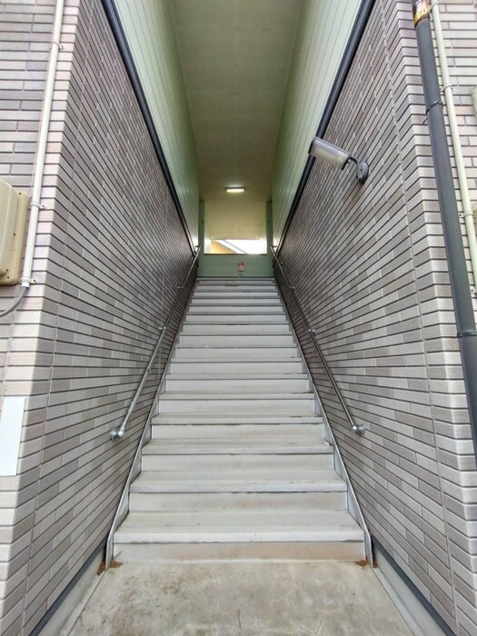 物件外観写真4　(エントランス部分)