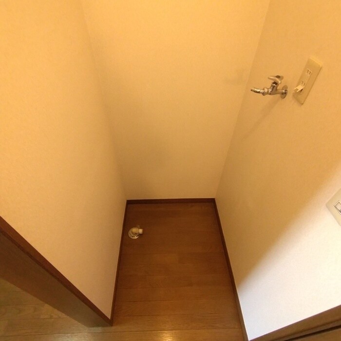 物件内観写真11　(洗濯機置場)