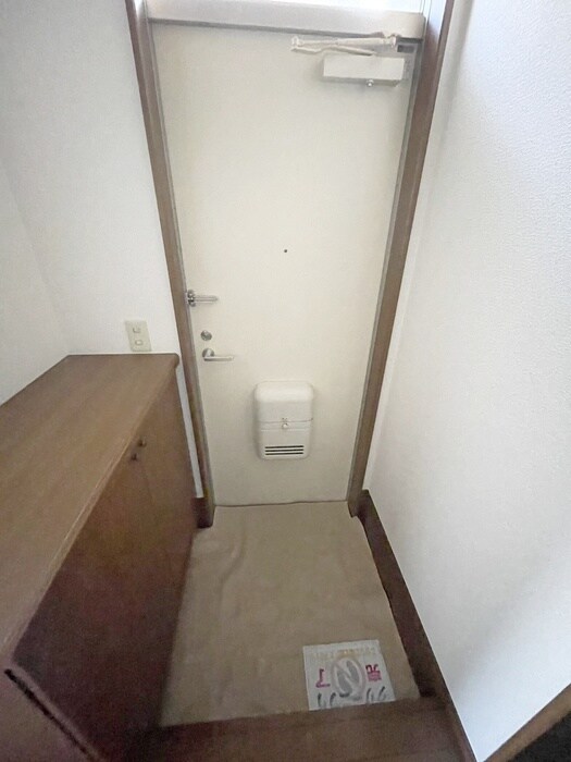 物件内観写真16　(玄関)