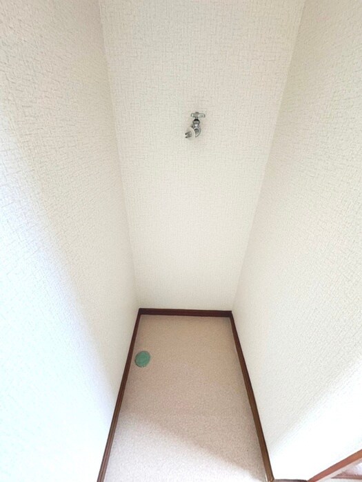 物件内観写真13　(洗濯機置場)