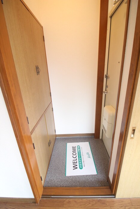 物件内観写真18　(玄関)
