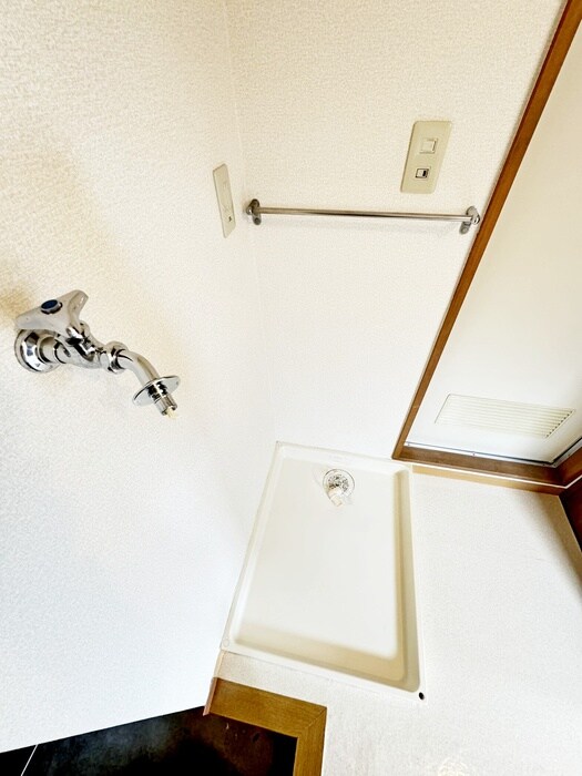 物件内観写真11　(洗濯機置場)