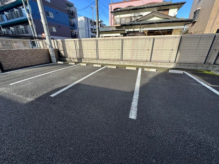 物件外観写真4　(駐車場)