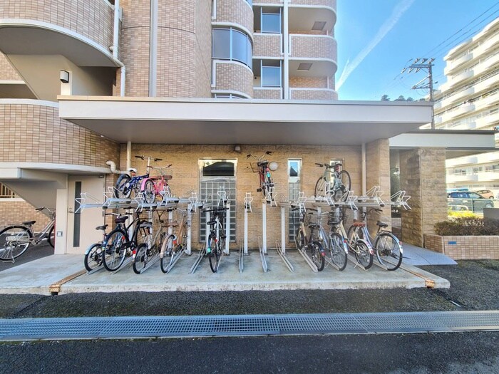 物件外観写真5　(駐輪場)