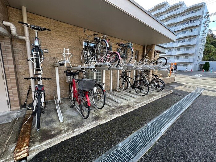 物件外観写真5　(駐輪場)