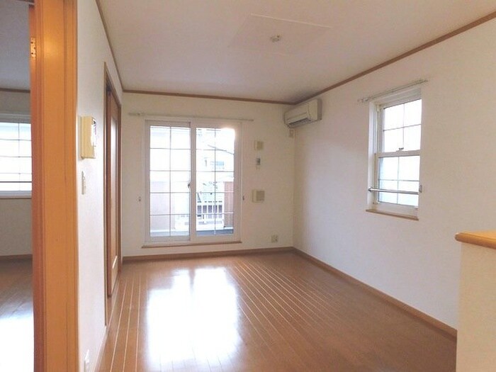 物件内観写真2　(居室)