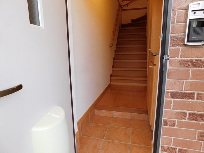 物件内観写真8　(玄関)