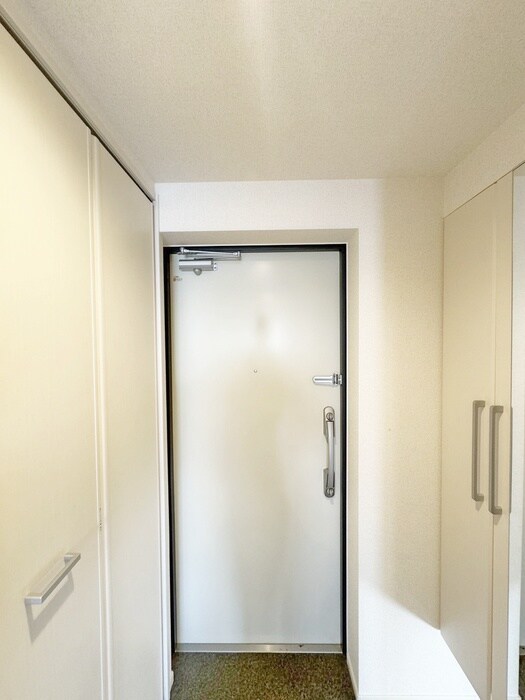 物件内観写真16　(玄関)