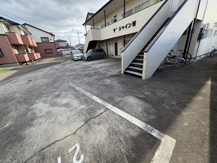 物件外観写真3　(駐車場)