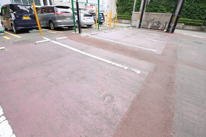 物件外観写真6　(駐車場)