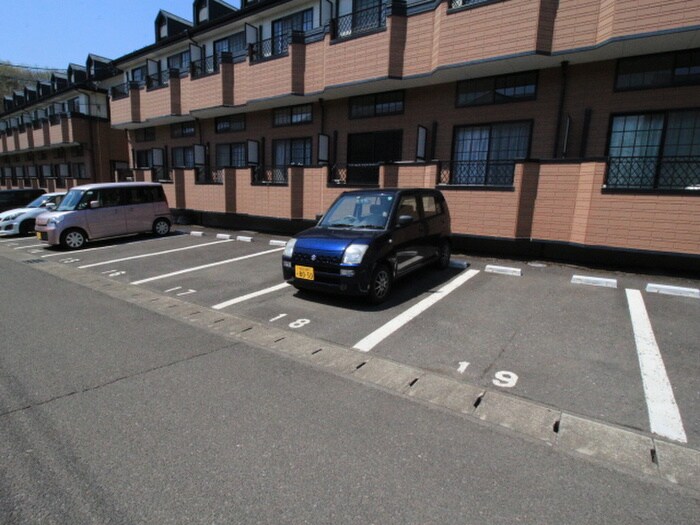 物件外観写真2　(駐車場)