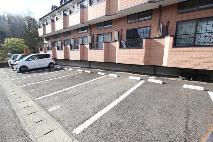 物件外観写真3　(駐車場)