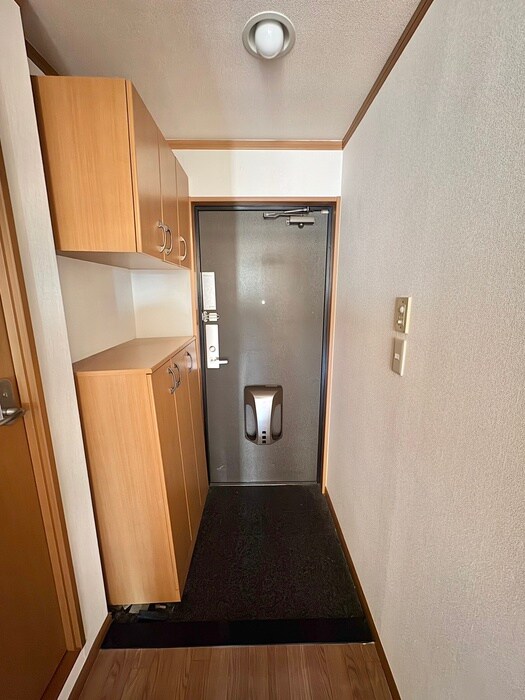物件内観写真12　(玄関)
