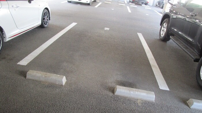 物件外観写真4　(駐車場)