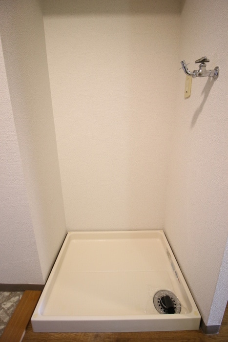 物件内観写真13　(洗濯機置場)