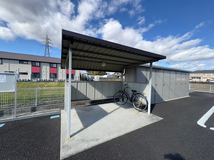 物件外観写真5　(駐輪場)