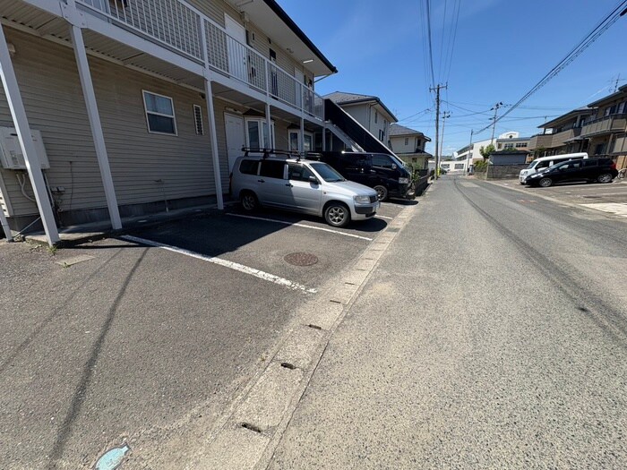 物件外観写真4　(駐車場)